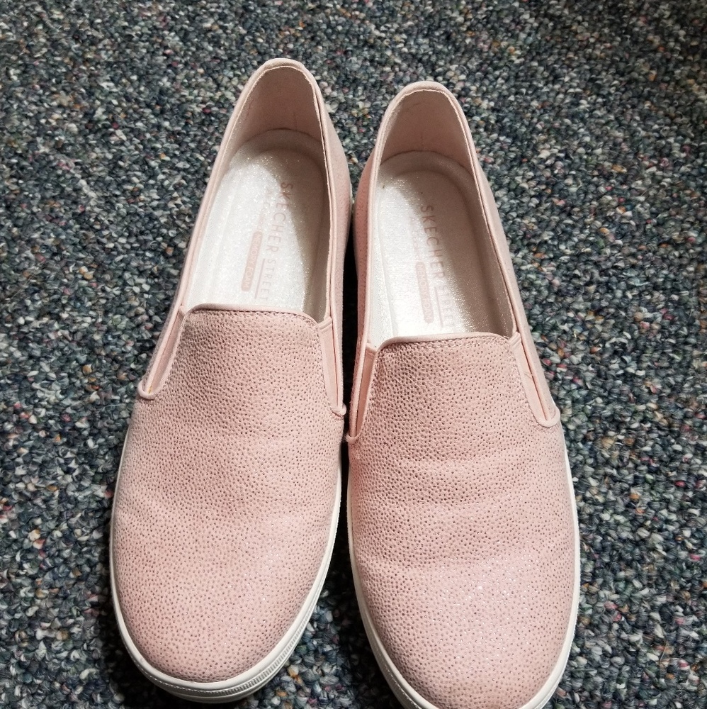 Skechers slip on shoes